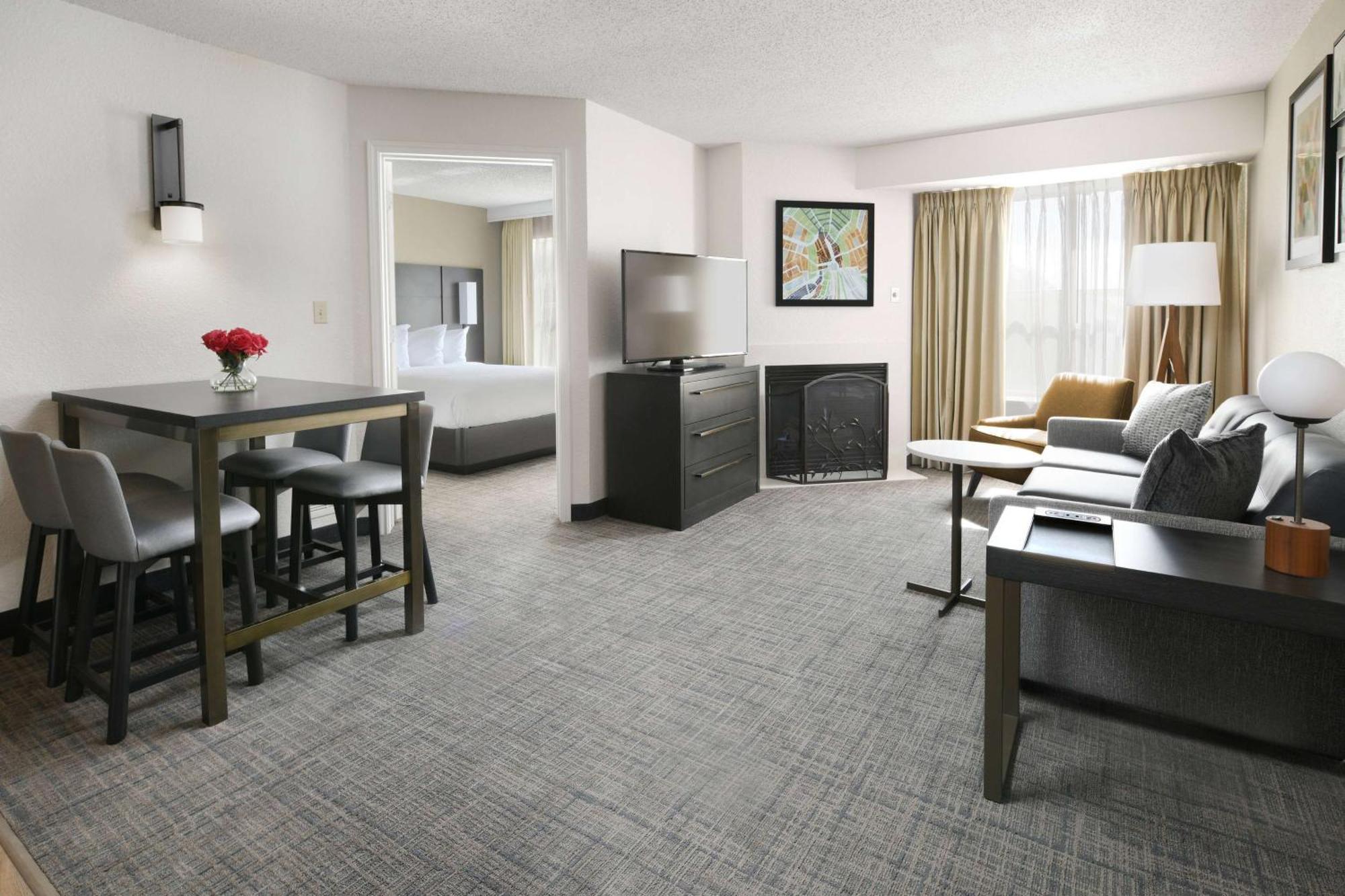 Sonesta Es Dallas 3*